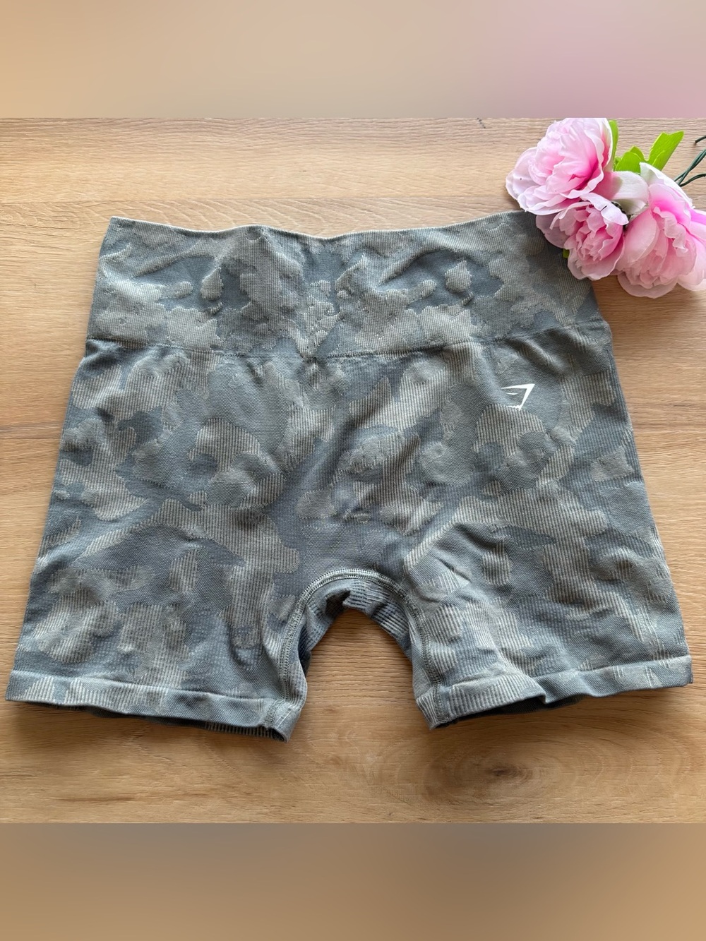 Gymshark bike Shorys large green camo
Logo high rise ribbed Sportwear stretch
